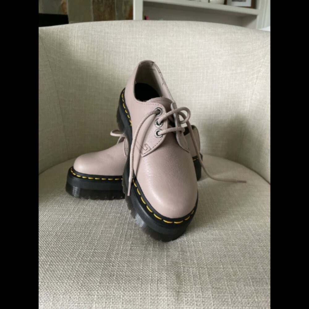 NWOT Dr. Martens Quad II Platform Derby women's 7